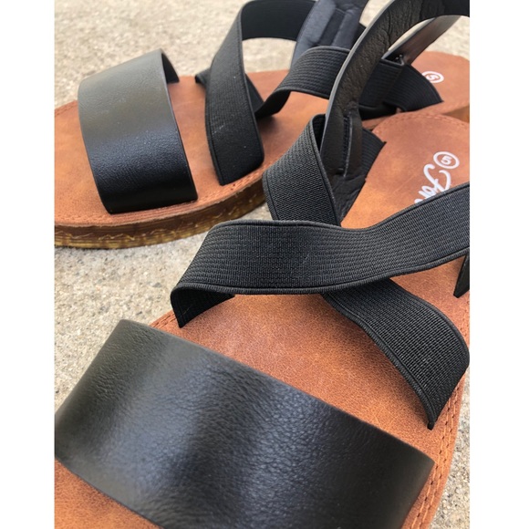 Criss Cross Elastic Strap Sandals - Picture 3 of 6